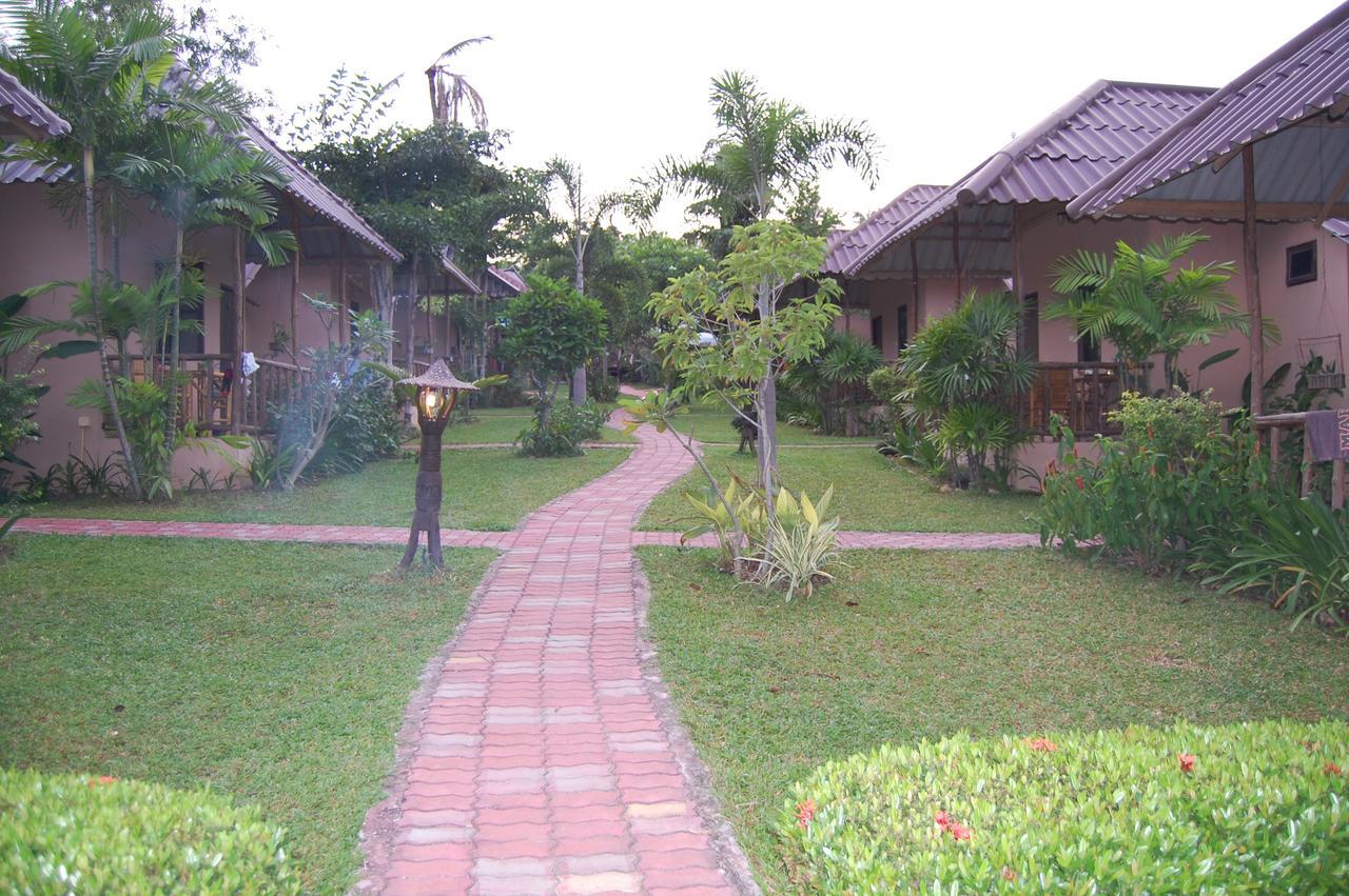 Bee Nat Garden Resort Банг-Рак Экстерьер фото