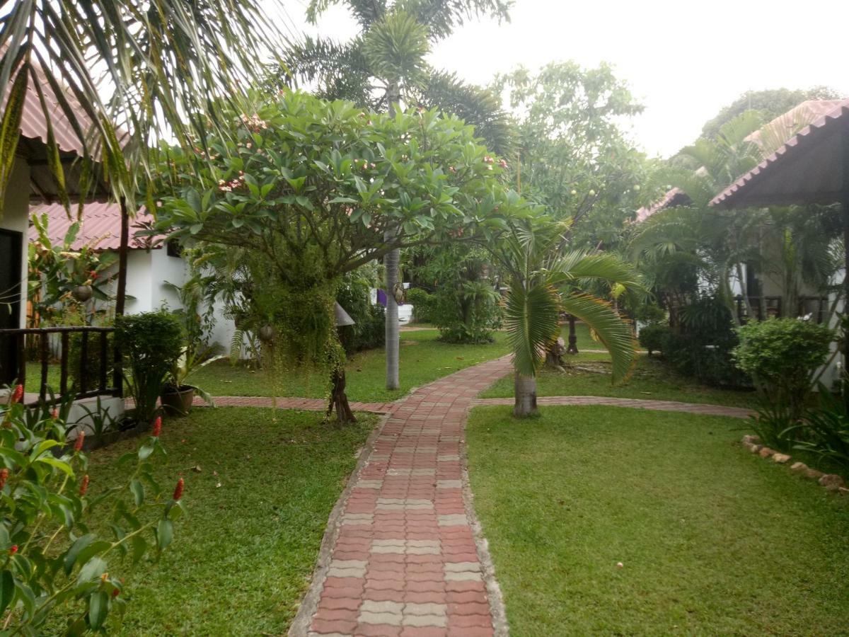 Bee Nat Garden Resort Банг-Рак Экстерьер фото